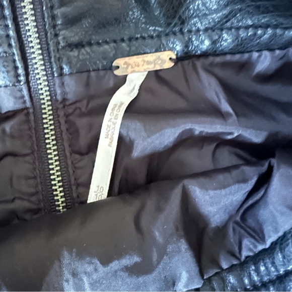 Free People Size 10 Black Leather Mini Skirt - Picture 2 of 3